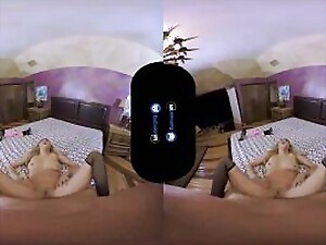 A latina peituda Stephanie West proporciona uma experiência sensual de expirience para sua namorada em VR.